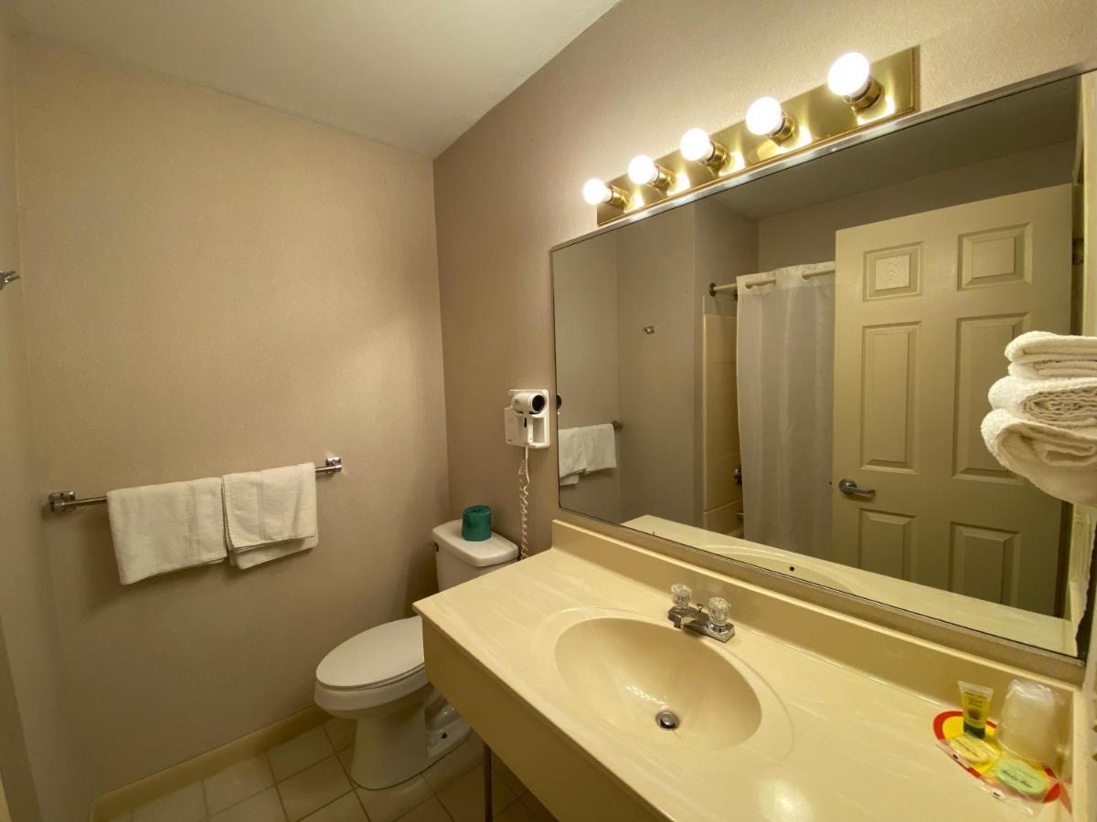 Economy Lodge 682 Main St Sturbridge Ngoại thất bức ảnh