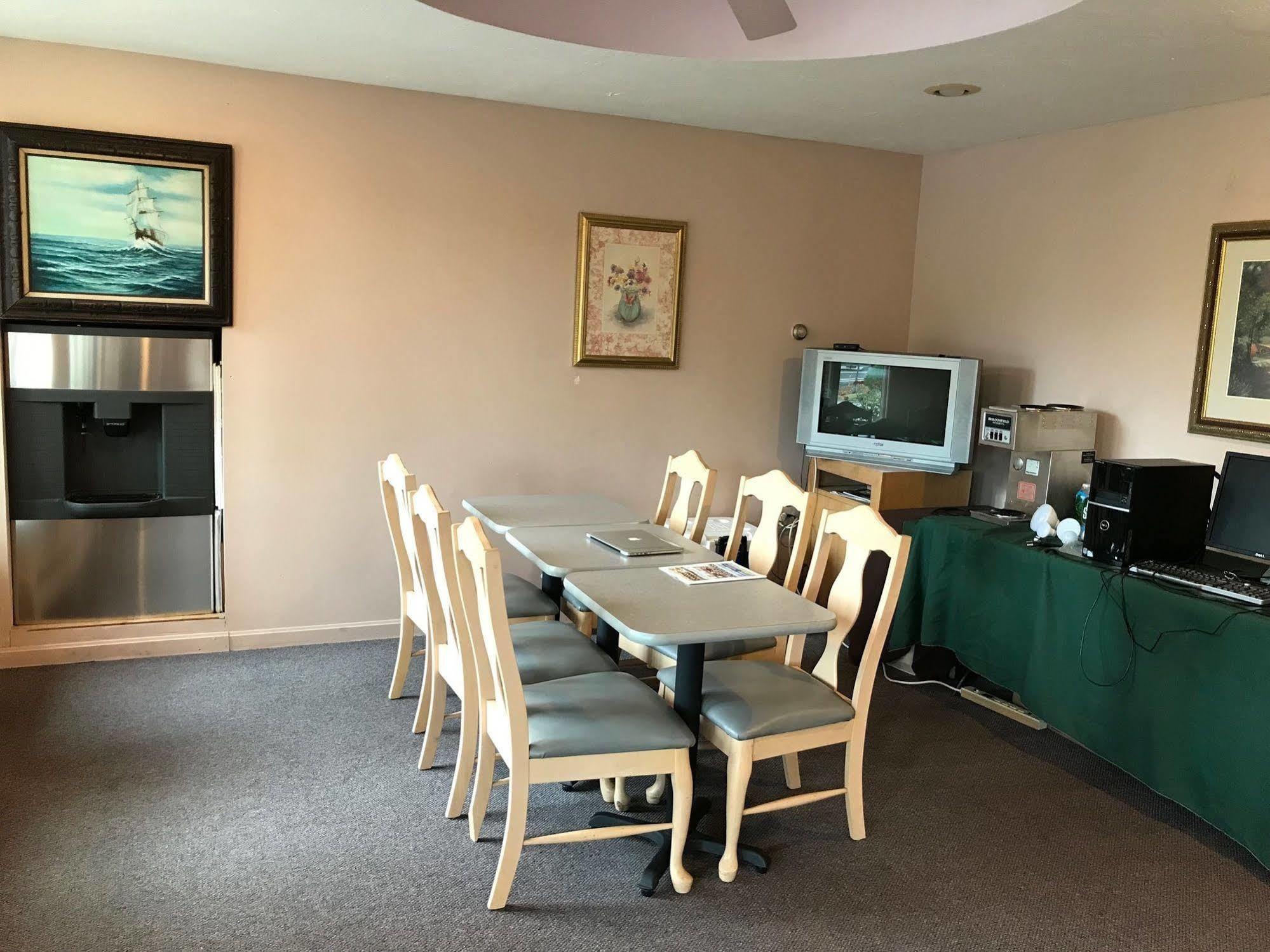 Economy Lodge 682 Main St Sturbridge Ngoại thất bức ảnh