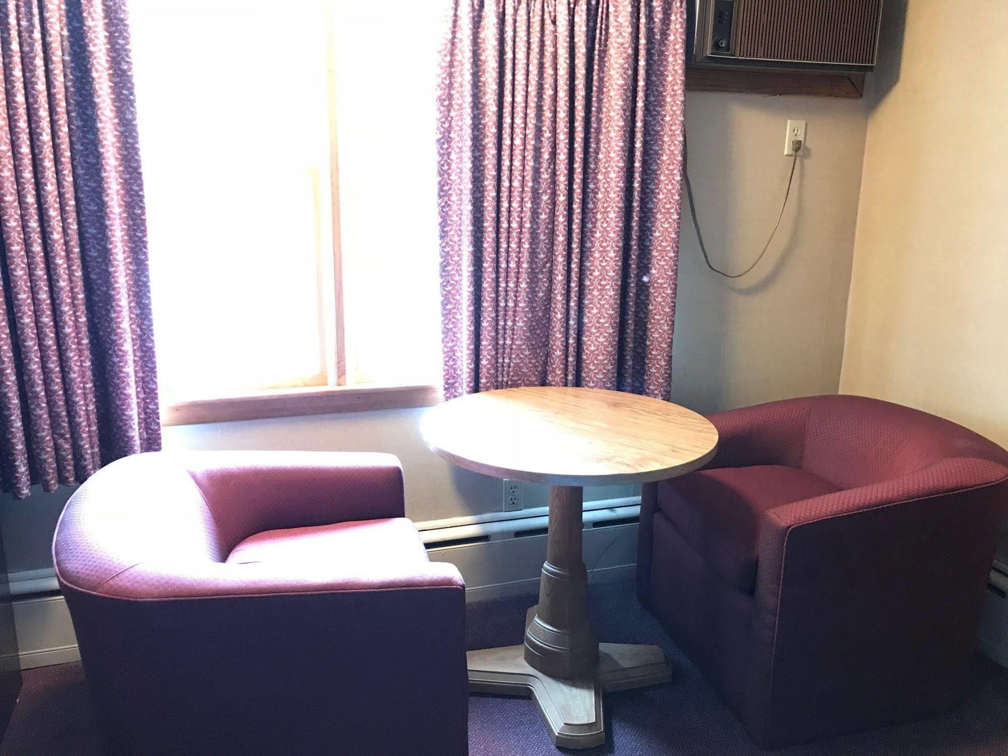 Economy Lodge 682 Main St Sturbridge Ngoại thất bức ảnh