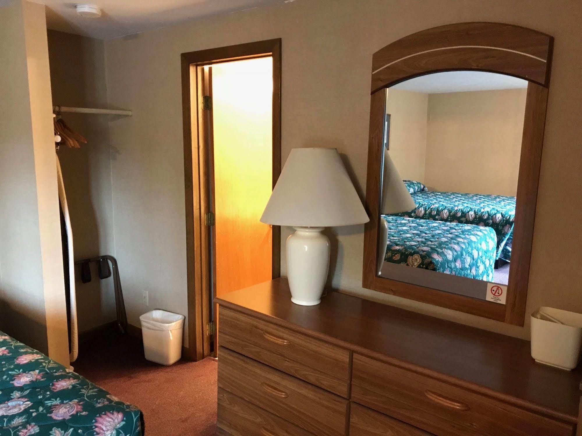 Economy Lodge 682 Main St Sturbridge Ngoại thất bức ảnh